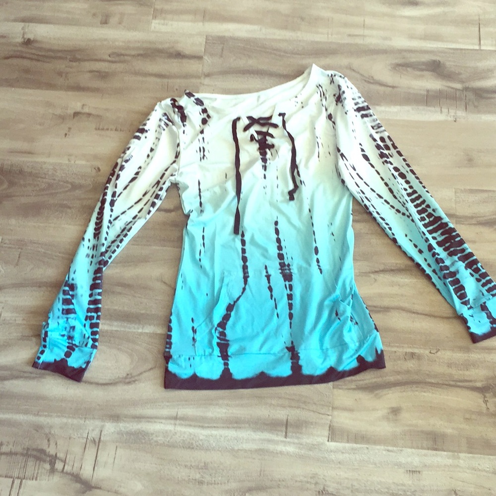 Blue stretchy fitted pullover